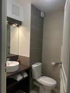 a bathroom with a toilet and a sink at Le petit studio du Gard in Remoulins