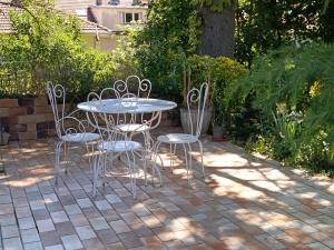 a table and chairs sitting on a patio at Très belle chambre à Metz in Metz