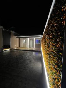 a room with a building with a wall at Thomas Luxury home in Plisioí