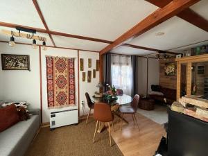 a living room with a table and a couch at Bakancsos Kulcsosház in Dobogókő