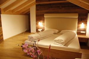 Letto o letti in una camera di Hotel Nussbaumerhof ***