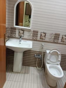 a bathroom with a sink and a toilet and a mirror at افاق in Khamis Mushayt