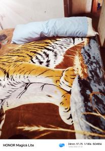 a painting of a tiger on a bed at Narraverrete family in Chillán
