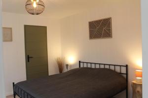 a bedroom with a bed and a pendant light at Le Cocon des Acacias in Tournon-sur-Rhône