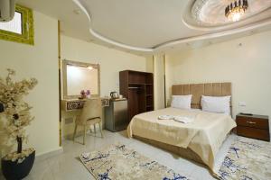 a bedroom with a bed and a table and a mirror at Star View Pyramids Hostel in Nazlet el-Sîsi