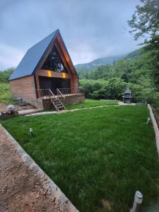 a log cabin with a large yard in front of it at Yonga Bungalov in Akcaabat