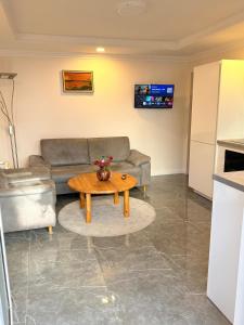 a living room with a couch and a coffee table at Ferienwohnung Otterberg in Otterberg