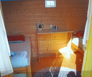 a room with a sink in a wooden cabin at Kolkja Holiday Centre -Kolkja Puhkeküla in Kolkja