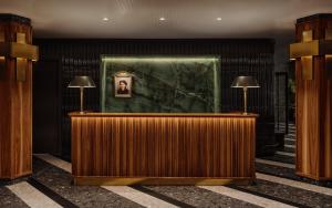 a reception desk in a room with two lamps at Hotel Nelligan in Montreal