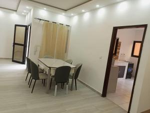 a dining room with a table and chairs at CarteSurTable - Votre havre de paix aux portes de la ville - Villa haut standing in Yamoussoukro +19 photos