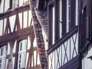a building with a window on the side of it at Mercure Strasbourg Aéroport in Ostwald