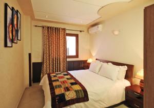 Postel nebo postele na pokoji v ubytování Aparthotel Les Oliviers Suites & Spa