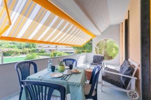 a patio with a table and chairs on a balcony at Maréa - Boutique Stay in Torre a Mare