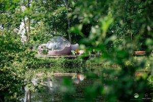 a small object in the middle of a body of water at La Bulle au bord de l'eau in Épagne-Épagnette
