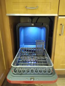 a dishwasher in a kitchen with a basket in it at Emeraude aux 1000 Etangs in Belonchamp