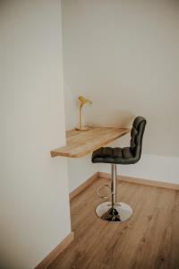 a bar counter with a stool and a desk at Le loft de Marthe in Bonnières +2 photos