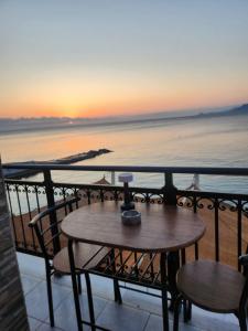 a table and chairs on a balcony overlooking the beach at Blue Sea Suite Avlakia in Avlákia +20 photos