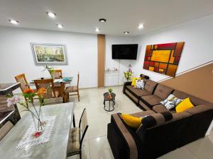 a living room with a couch and a table at Apto 3 dormitorios cerca al mar B in Pacasmayo