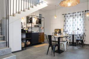 a dining room with a table and chairs at Annarè in Focene