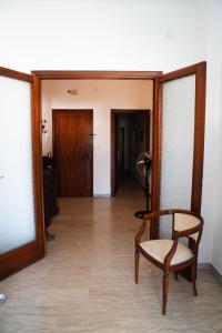 a chair sitting in the middle of a room at Casa Gordon Riviera in Terracina