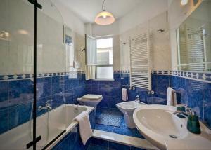 a bathroom with a tub and a toilet and a sink at Greto al Mare in Francavilla al Mare