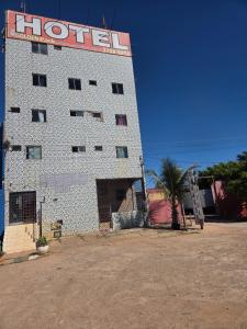 a building with a hotel sign on the side of it at Hotel Goldem Park in Brasília