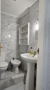 a bathroom with a sink and a toilet at Habitacion en casa de familia "ValenciaBonita" in Valencia +39 photos