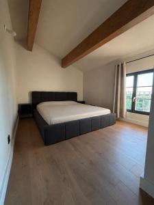 a bedroom with a large bed in a room at Maison S&L in Le Pontet