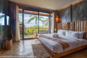 Postel nebo postele na pokoji v ubytování Andalay Beach Resort Koh Libong