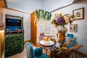 a dining room with a glass table and blue chairs at Queen's Loft in Windermere