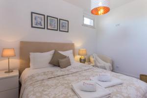 a bedroom with a bed with two towels on it at Park View Central Apartment in Cascais in Cascais