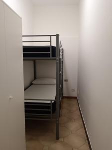 a small room with a bunk bed in it at Casa Cavour 15 in Porto Santo Stefano