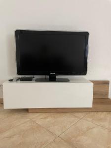 a flat screen tv sitting on a white entertainment center at Mng home in Kippenheim