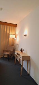 a living room with a table and a chair at Urlaub by Julka in Ledenitzen +19 photos