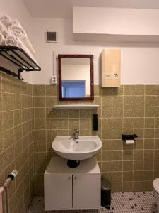 a bathroom with a sink and a mirror at Mocafe Schloßbleiche in Wuppertal