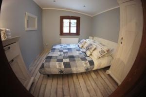 Posteľ alebo postele v izbe v ubytovaní Góralska Osada Karpacz - Apartametny