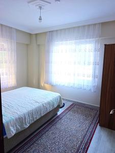 a bedroom with a bed and a window at Murat Kaptan Apt in Gündoğdu