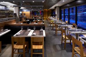 Un restaurante u otro lugar para comer en The Barrington Hotel