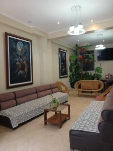 a living room with a couch and a table at Haylli Café Oro Hotel in Santa Teresa