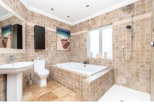 a bathroom with a tub and a toilet and a sink at Double rooms in shared house in Bournemouth