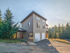 a house with a garage in the woods at Little Big Fish | Wifi, BBQ, AC ,Rainier View in Packwood