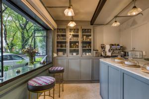 a kitchen with a counter with stools and a window at Casa Altata Hotel Boutique in Mexico City