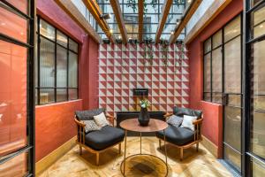 a room with a table and two chairs and a table at Casa Altata Hotel Boutique in Mexico City