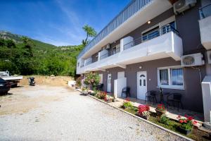 a building with flowers on the side of it at Apartmani Čukić Rafailovići in Budva