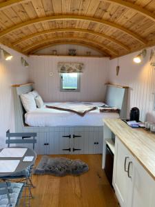 a bedroom with a bed in a small room at Bunkers Hill Farm in Bramfield +67 photos