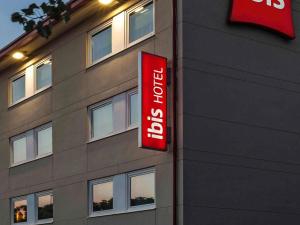 a hotel sign on the side of a building at Ibis Cornella in Cornellà de Llobregat