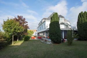 Gallery image of Hôtel Les Gens De Mer Lorient by Popinns in Lorient