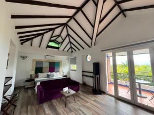 a living room with a couch and a bed at CASA BOHEMIA - Resort de Cerveza y vino in Campoalegre