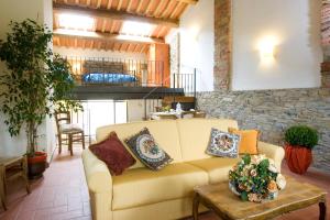 A seating area at Rimaggiori Country Home & Restaurant
