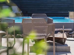 a table and chairs in front of a swimming pool at LANDFORM workshop cottage KEIHOKU in Kyoto